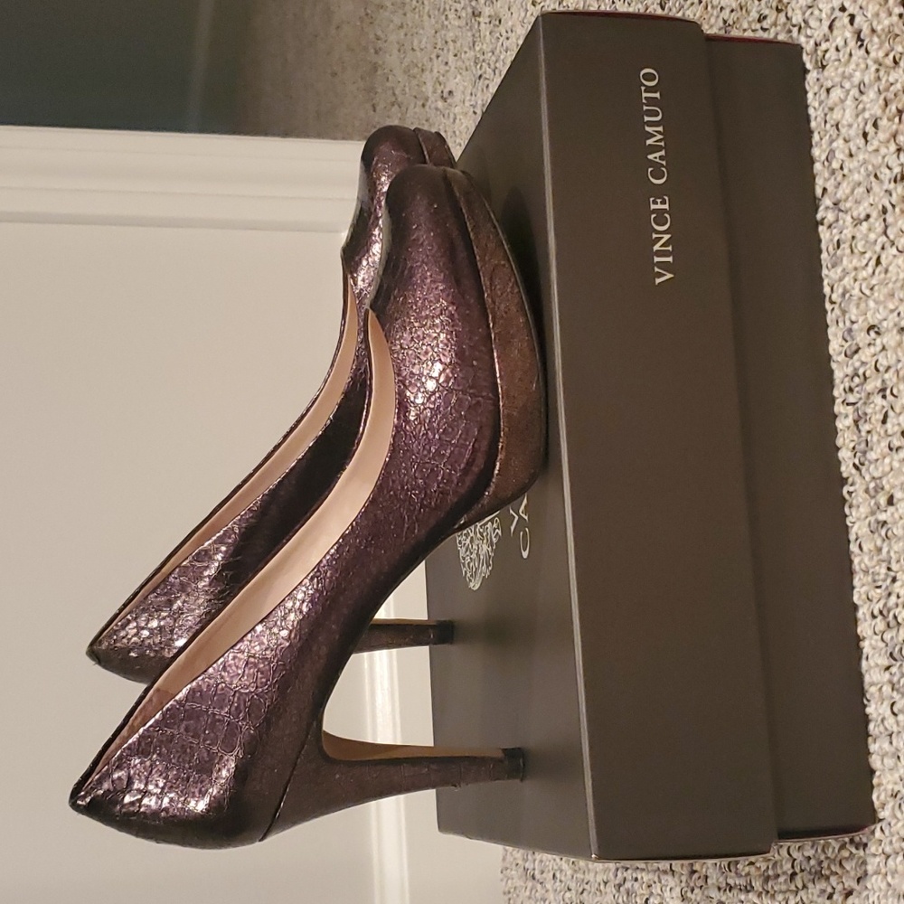 Vince Camuto platform heel 7.5